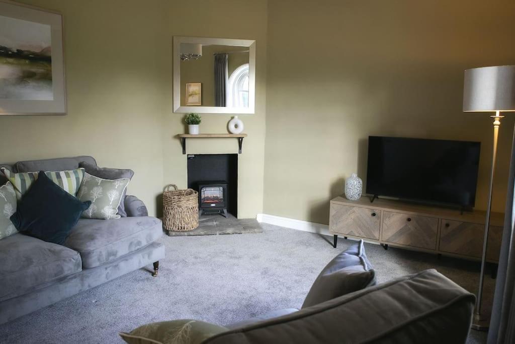 Walshford Lodge Cowthorpe Экстерьер фото