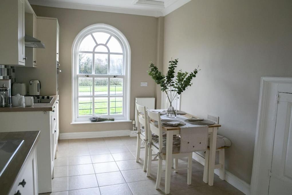 Walshford Lodge Cowthorpe Экстерьер фото